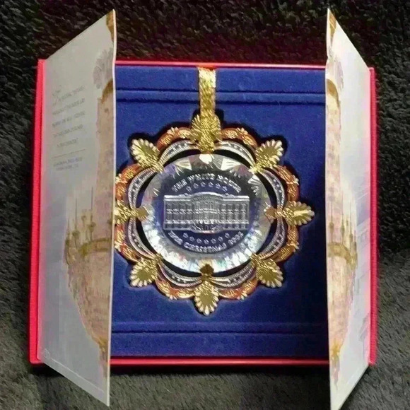 2002 Official White House Historical Association Christmas Ornament - Picture 5 of 7